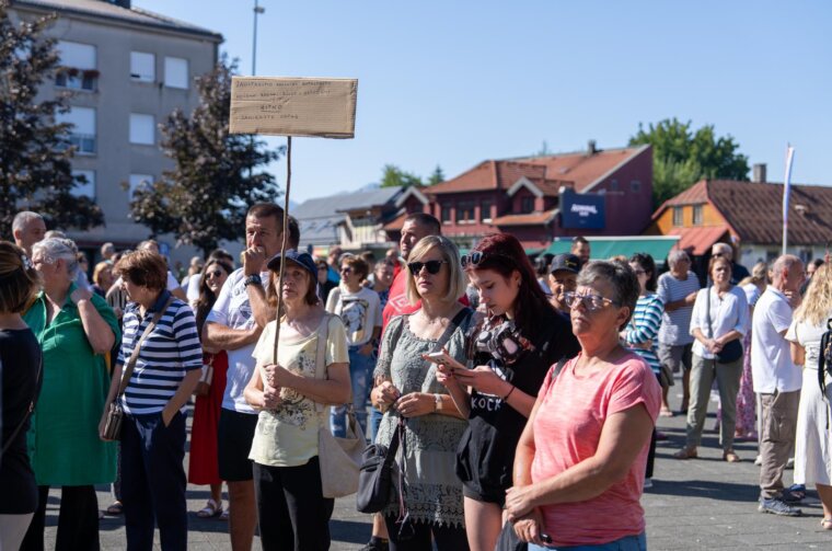 U Gospiću održan prosvjed protiv ilegalnog odlaganja otpada