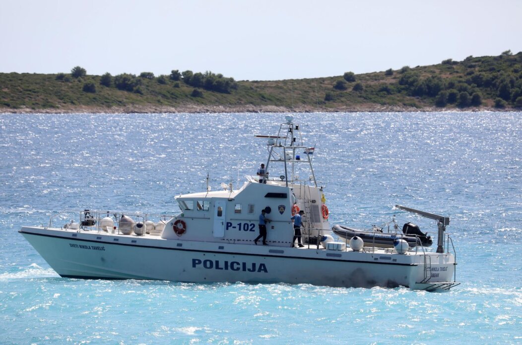 Primošten: Potraga za mladićem koji nije izronio pri skoku u more Primošten: Potraga za mladićem koji nije izronio pri skoku u more