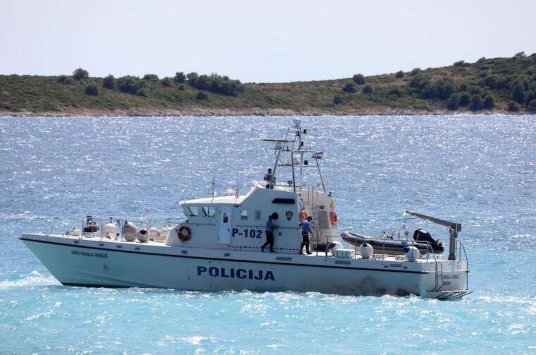 Primošten: Potraga za mladićem koji nije izronio pri skoku u more Primošten: Potraga za mladićem koji nije izronio pri skoku u more
