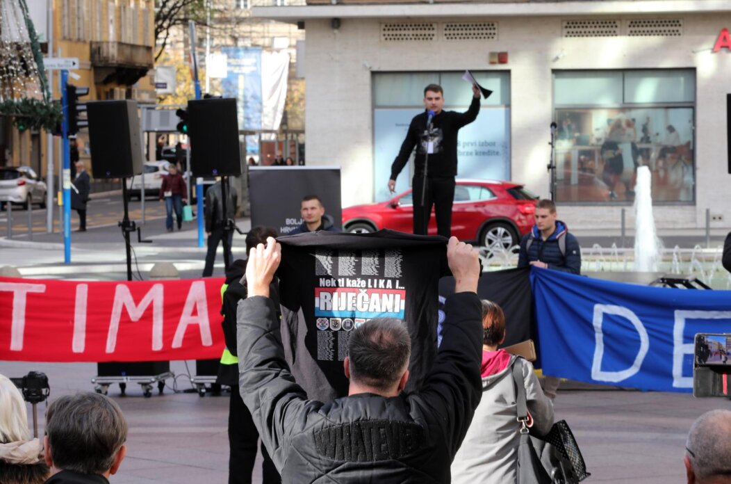 Rijeka: Prosvjed “Spasimo hrvatsku kulturu!” na Jadranskom trgu Rijeka: Prosvjed “Spasimo hrvatsku kulturu!” na Jadranskom trgu