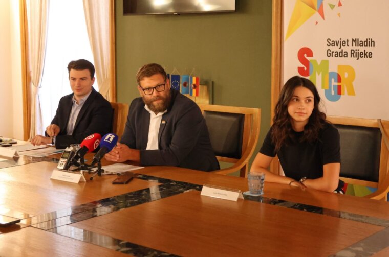 Press-konferencija-Savjeta-mladih-grada-Rijeke-2-1195×800