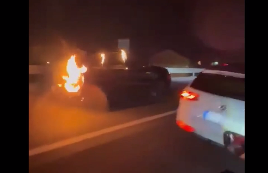auto gori požar omiš rtl